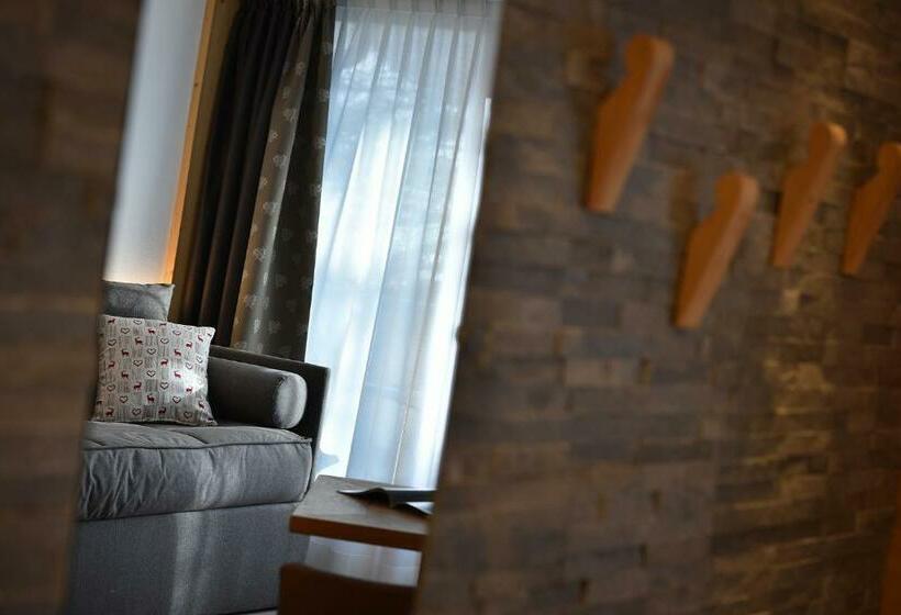 带露台的小型套房, Bucaneve