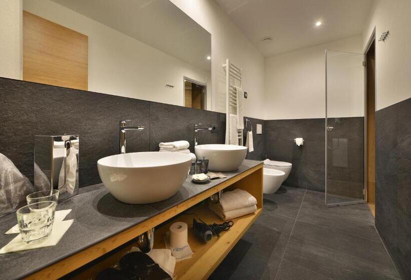 山景套房, Bucaneve