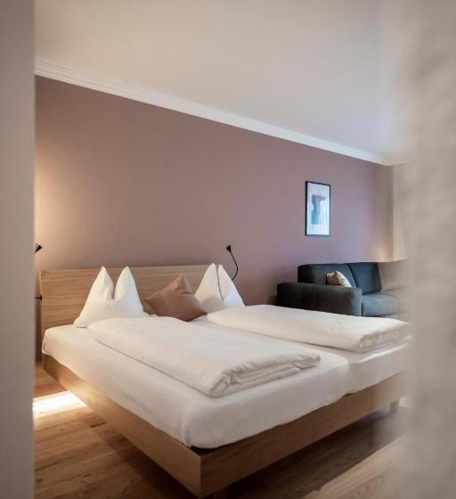 Номер Стандарт Вид на Горы, Erzherzog Johann