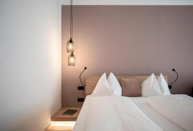 Номер Стандарт Вид на Горы, Erzherzog Johann