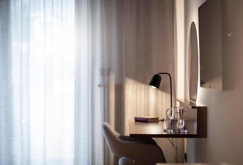 Номер Стандарт Вид на Горы, Erzherzog Johann