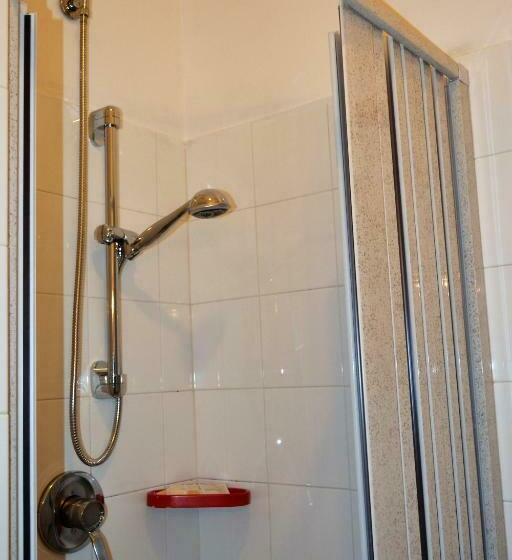 חדר סטנדרט, Facioni