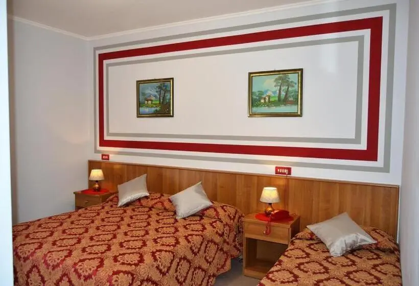 Standard Kolmen Hengen Huone, Facioni