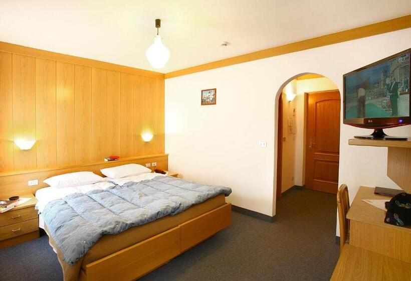 غرفة قياسية مطلة على الجبل, Fiorenza