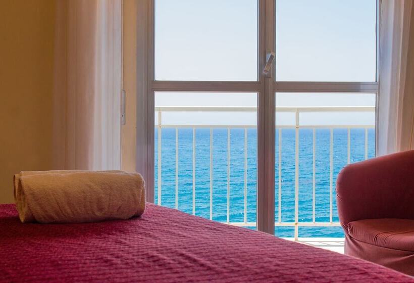 חדר סטנדרט לשלושה, Il Girasole