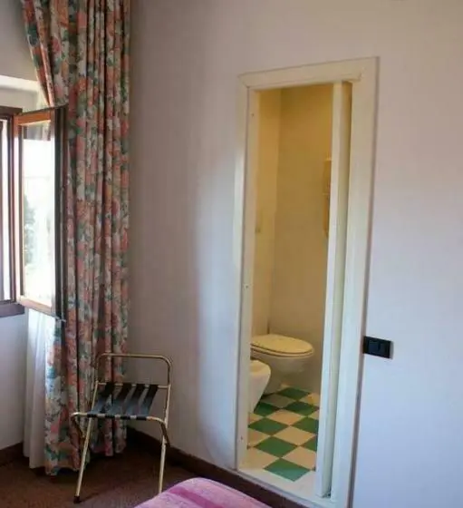 Standard Kolmen Hengen Huone, Il Pino