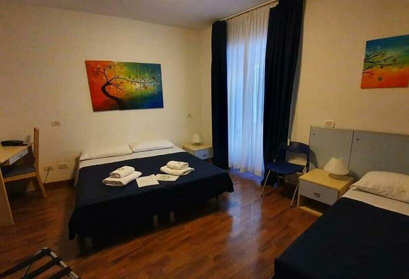 غرفة قياسية ثلاثية, La Bussola