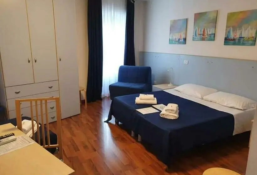 Standard Neljän Hengen Huone, La Bussola