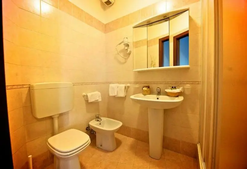 Standard Kolmen Hengen Huone, La Bussola