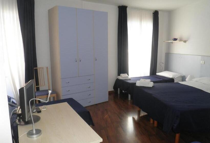 غرفة قياسية رباعية, La Bussola