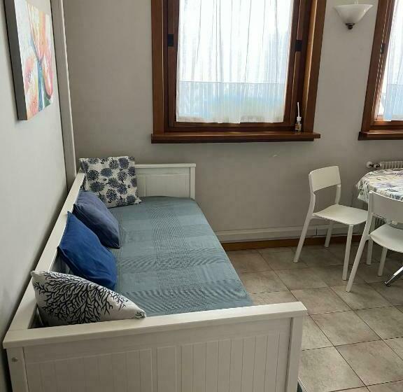 침실 1개 아파트, Lydia