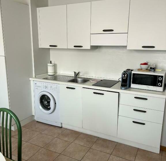 침실 1개 아파트, Lydia