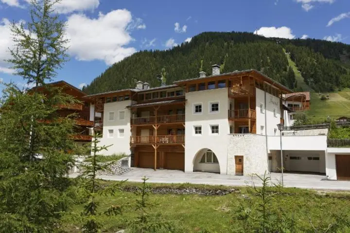 آپارتمان 2 خوابه با بالکن, Marmolada