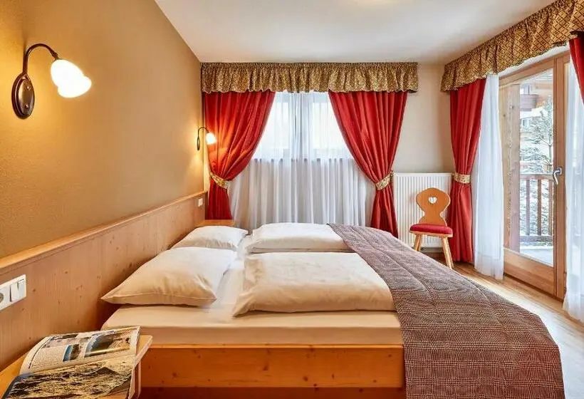 آپارتمان 2 خوابه با بالکن, Marmolada