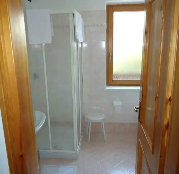 Standard Kolmen Hengen Huone, Pensione Dolomiti