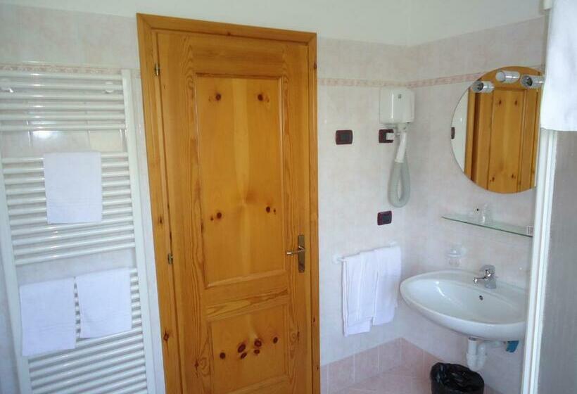 スタンダードトリプルルーム, Pensione Dolomiti