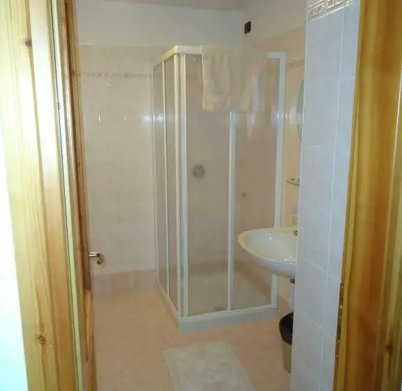 Standard Yhden Hengen Huone, Pensione Dolomiti