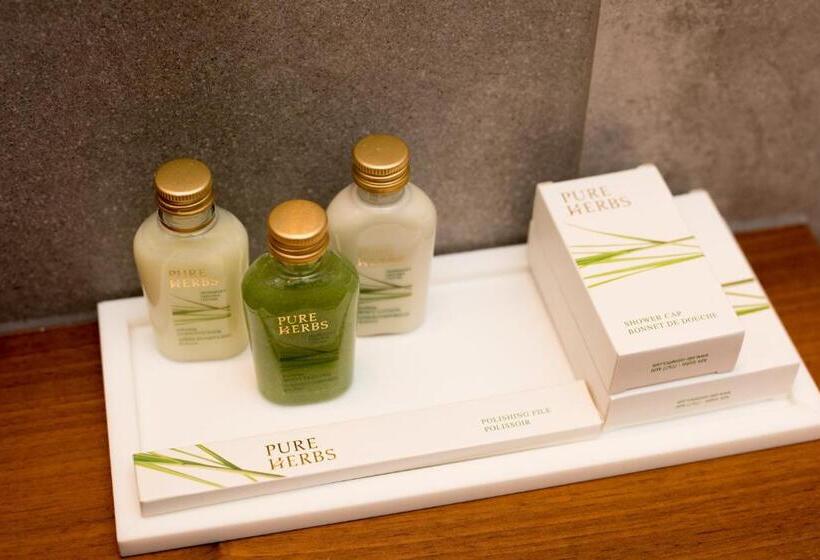 高级三人间, Pinei