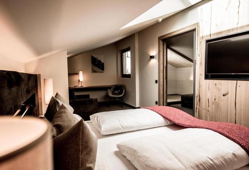 小型套房带阳台, Pinei