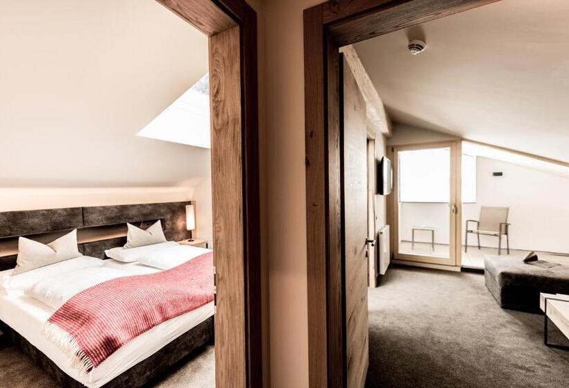 小型套房带阳台, Pinei