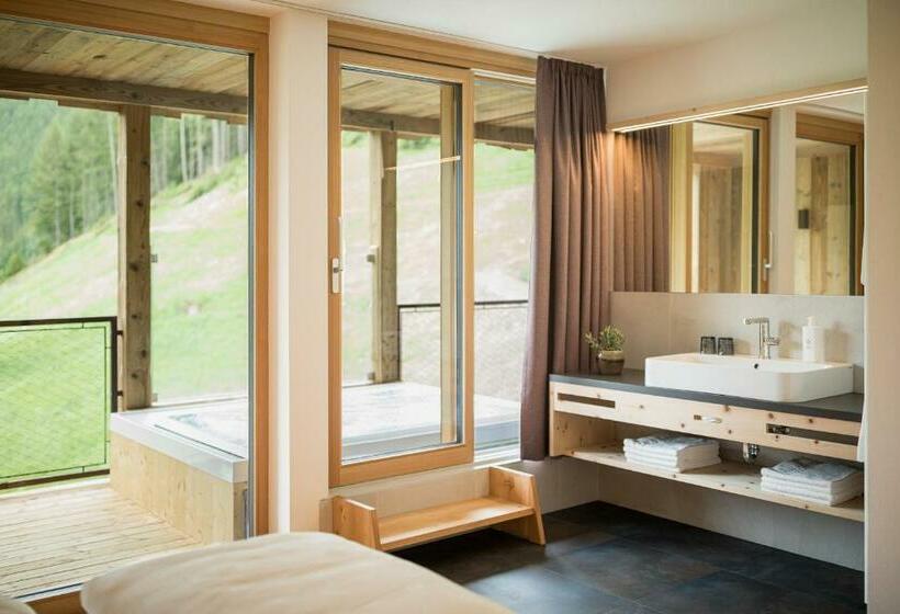 Люкс Повышенной Комфортности, Tonzhaus