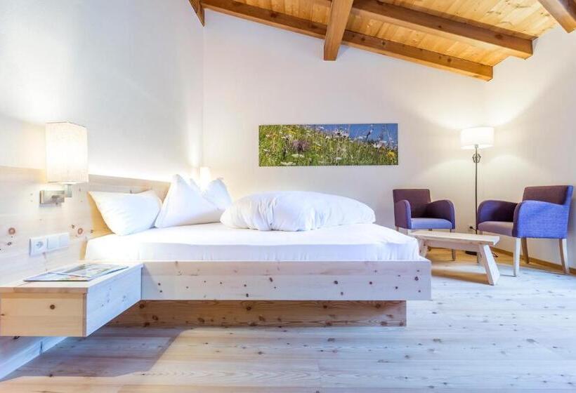 标准间带阳台, Tonzhaus