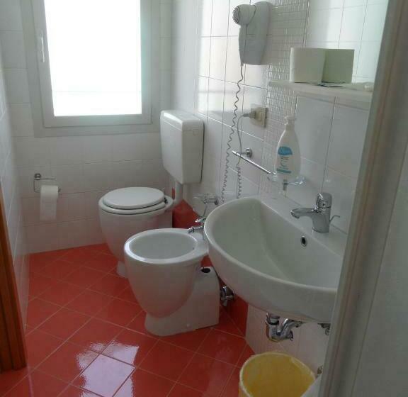 Quarto standard vista mar lateral, Verona