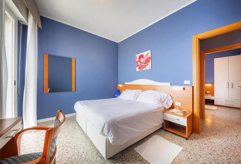 Quarto standard vista mar comunicada, Verona