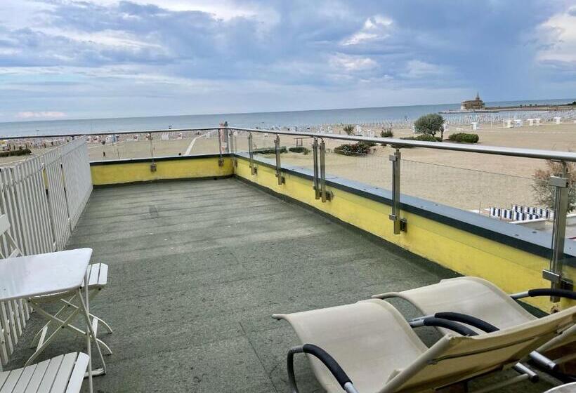 Quarto standard vista mar com balcao, Verona