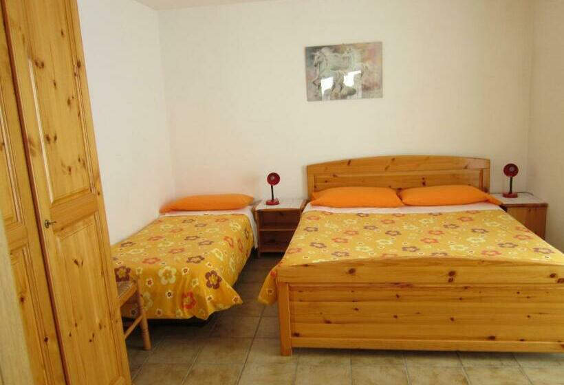 شقة غرفة واحدة, Residence Delapierre