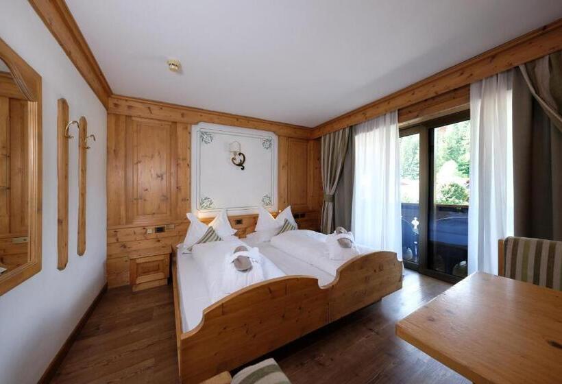 اتاق استاندارد با چشم‌انداز کوهستان, Sport Hotel Majarè