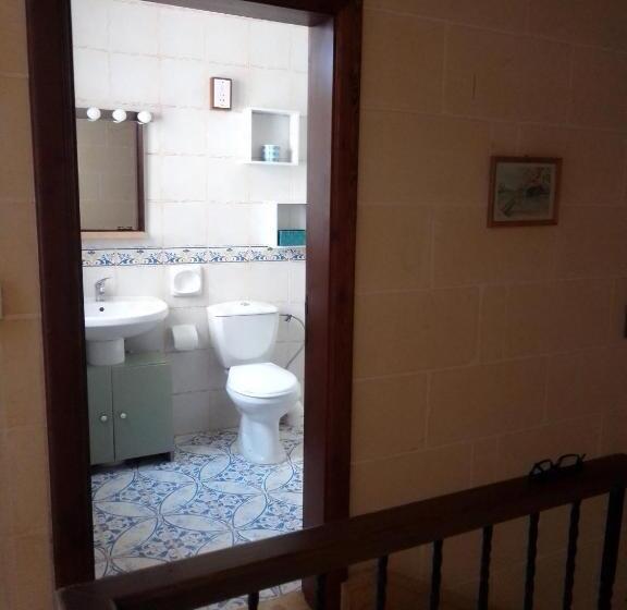 اتاق خانوادگی, Bed And Breakfast Dar Tal Lumija