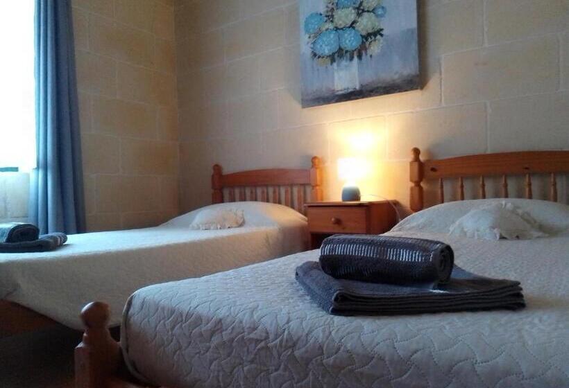 اتاق خانوادگی, Bed And Breakfast Dar Tal Lumija