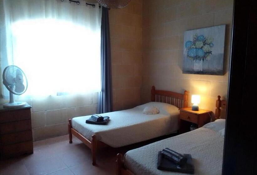 اتاق خانوادگی, Bed And Breakfast Dar Tal Lumija