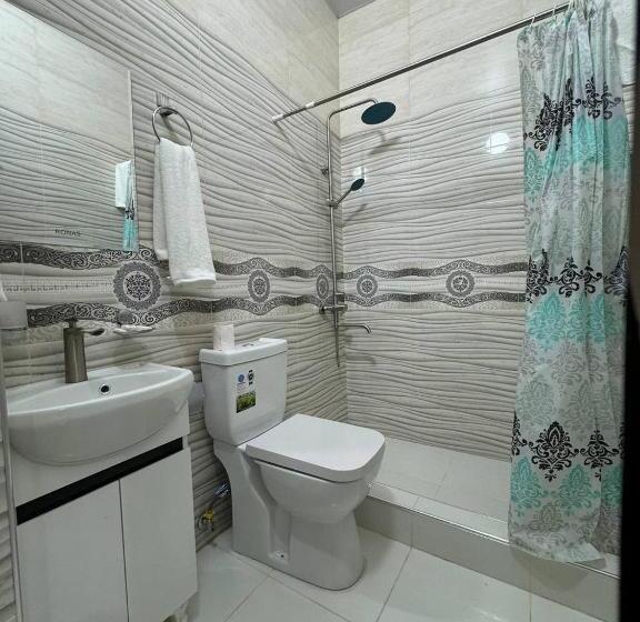 غرفة قياسية رباعية, Chashmafam