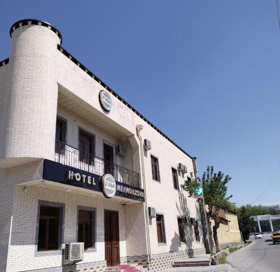 غرفة عائلية, Chashmafam