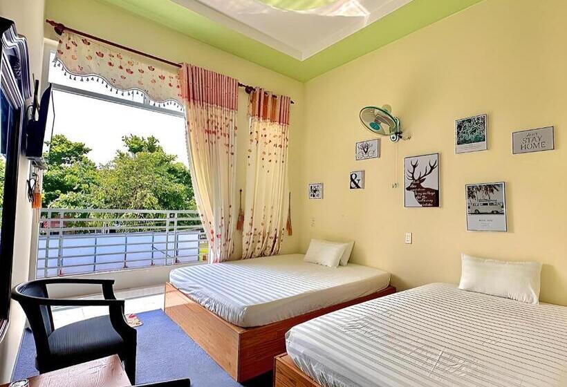 اتاق استاندارد سه تخته با چشم‌انداز باغ, Khách Sạn Hằng Trang