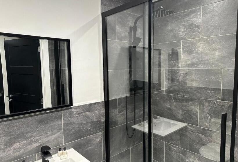 Apartamento Superior 1 Dormitorio, Midsummer House Premium Apartments With Sofa Beds & Sky Tv & Free Parking