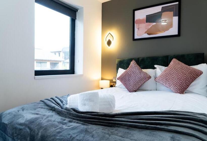 Estudio Superior, Midsummer House Premium Apartments With Sofa Beds & Sky Tv & Free Parking