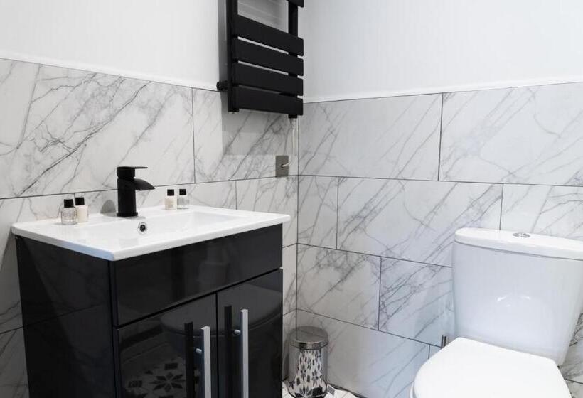 Estudio Estándar, Midsummer House Premium Apartments With Sofa Beds & Sky Tv & Free Parking