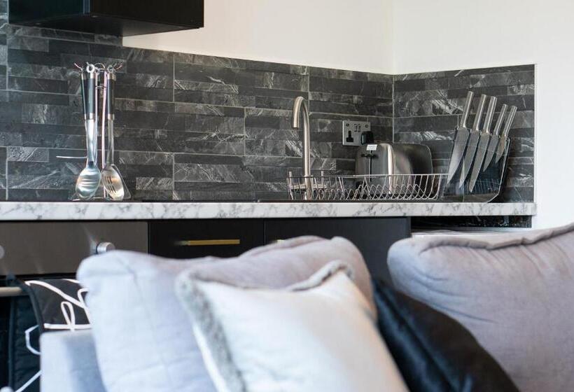 Estudio Deluxe, Midsummer House Premium Apartments With Sofa Beds & Sky Tv & Free Parking