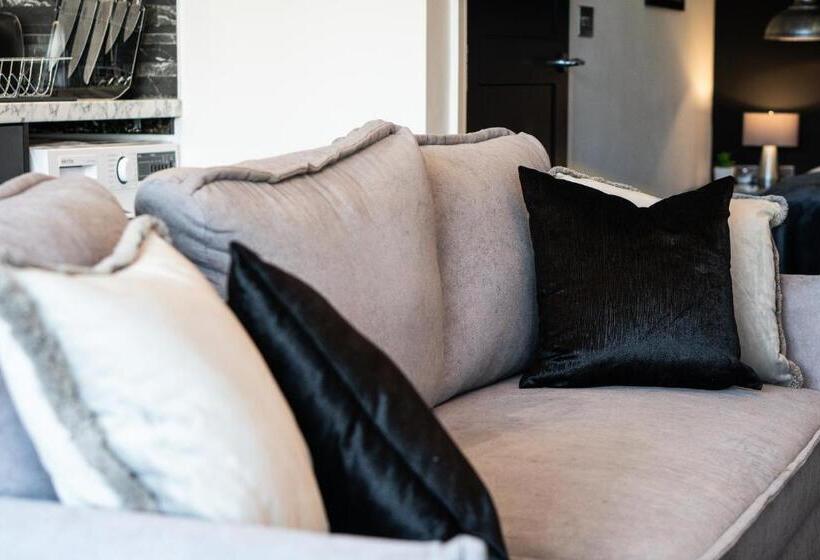 Estudio Deluxe, Midsummer House Premium Apartments With Sofa Beds & Sky Tv & Free Parking