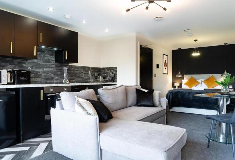 Estudio Deluxe, Midsummer House Premium Apartments With Sofa Beds & Sky Tv & Free Parking