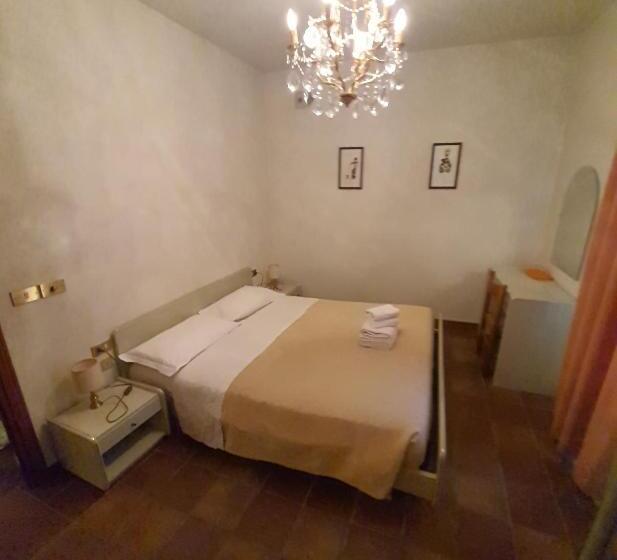 اتاق لوکس, La Grotta Di San Michele