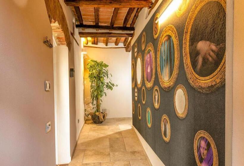 חדר סטנדרט עם מיטת קינג, Palazzo Falcinelli Luxury Room In Montepulciano Center With Elevator