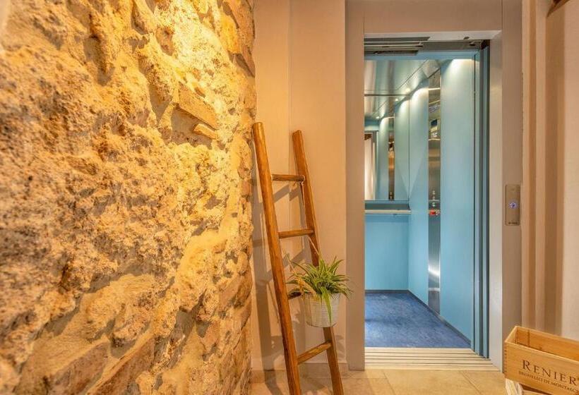 חדר סטנדרט עם מיטת קינג, Palazzo Falcinelli Luxury Room In Montepulciano Center With Elevator