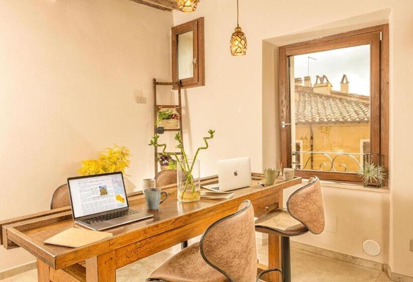 キングサイズベッドのスタンダードルーム, Palazzo Falcinelli Luxury Room In Montepulciano Center With Elevator