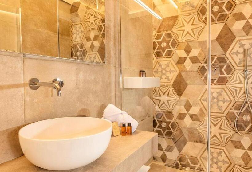 חדר דחוקס עם מיטת קינג, Palazzo Falcinelli Luxury Room In Montepulciano Center With Elevator