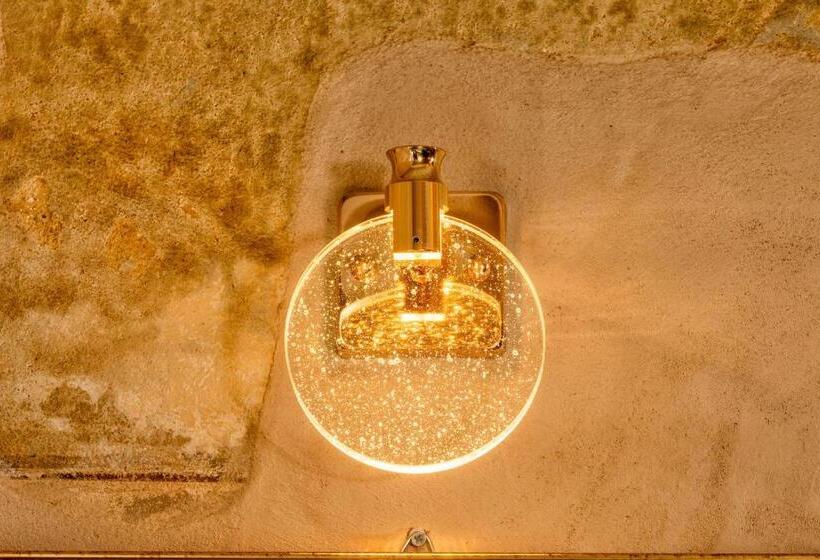 חדר דחוקס עם מיטת קינג, Palazzo Falcinelli Luxury Room In Montepulciano Center With Elevator