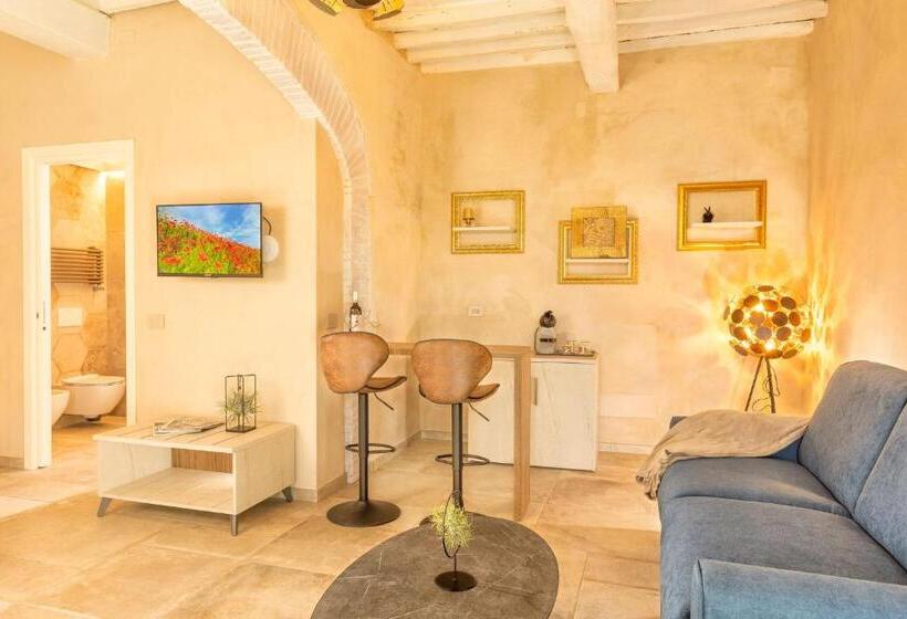 キングサイズベッドのデラックスルーム, Palazzo Falcinelli Luxury Room In Montepulciano Center With Elevator